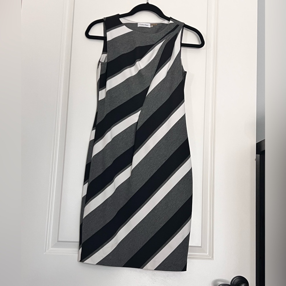 Calvin Klein. Chic Striped Sleeveless Dress. Size 2